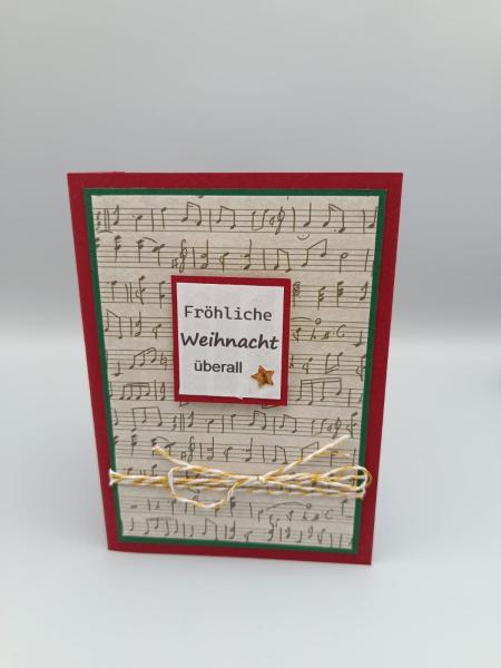 Handgemachte Weihnachtskarte mit Musikmotiv – „Fröhliche Weihnacht überall“